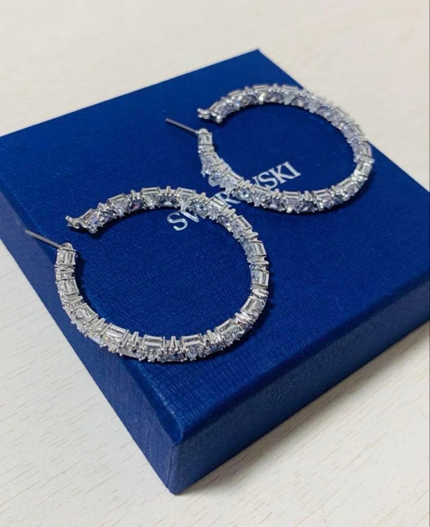 新品 スワロフスキー Swarovski Ortyxフープピアス 2025年版