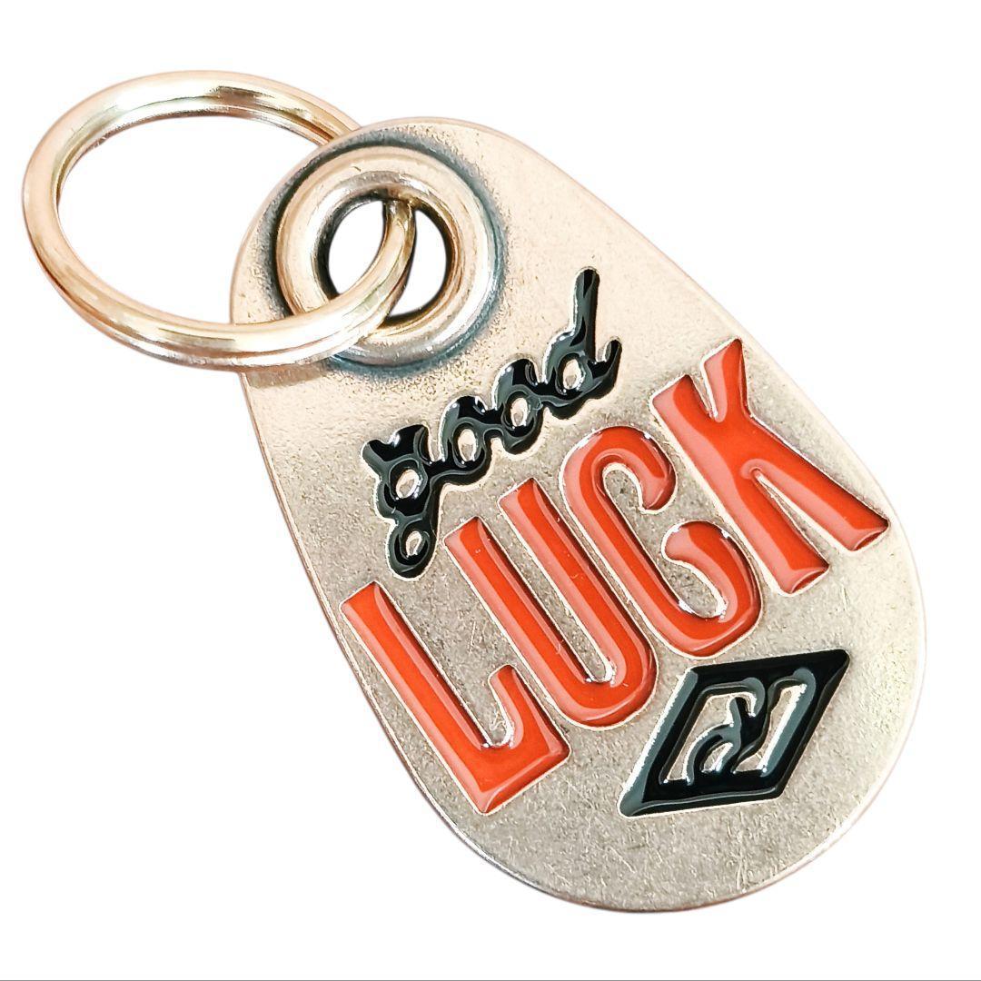 K206 Redグッドラックと笑顔 GoodLuck 真鍮製 アンティーク - メルカリ