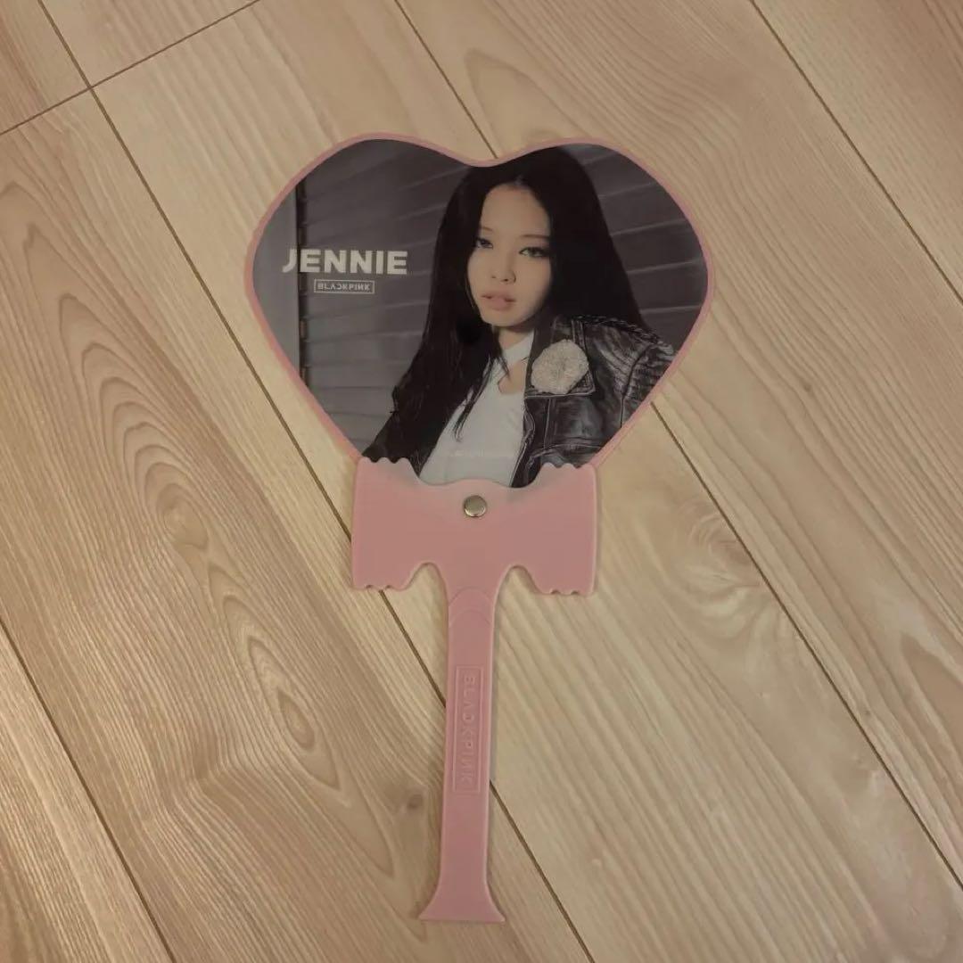 BLACKPINK ジェニ JENNIE ハート型 うちわ - メルカリ