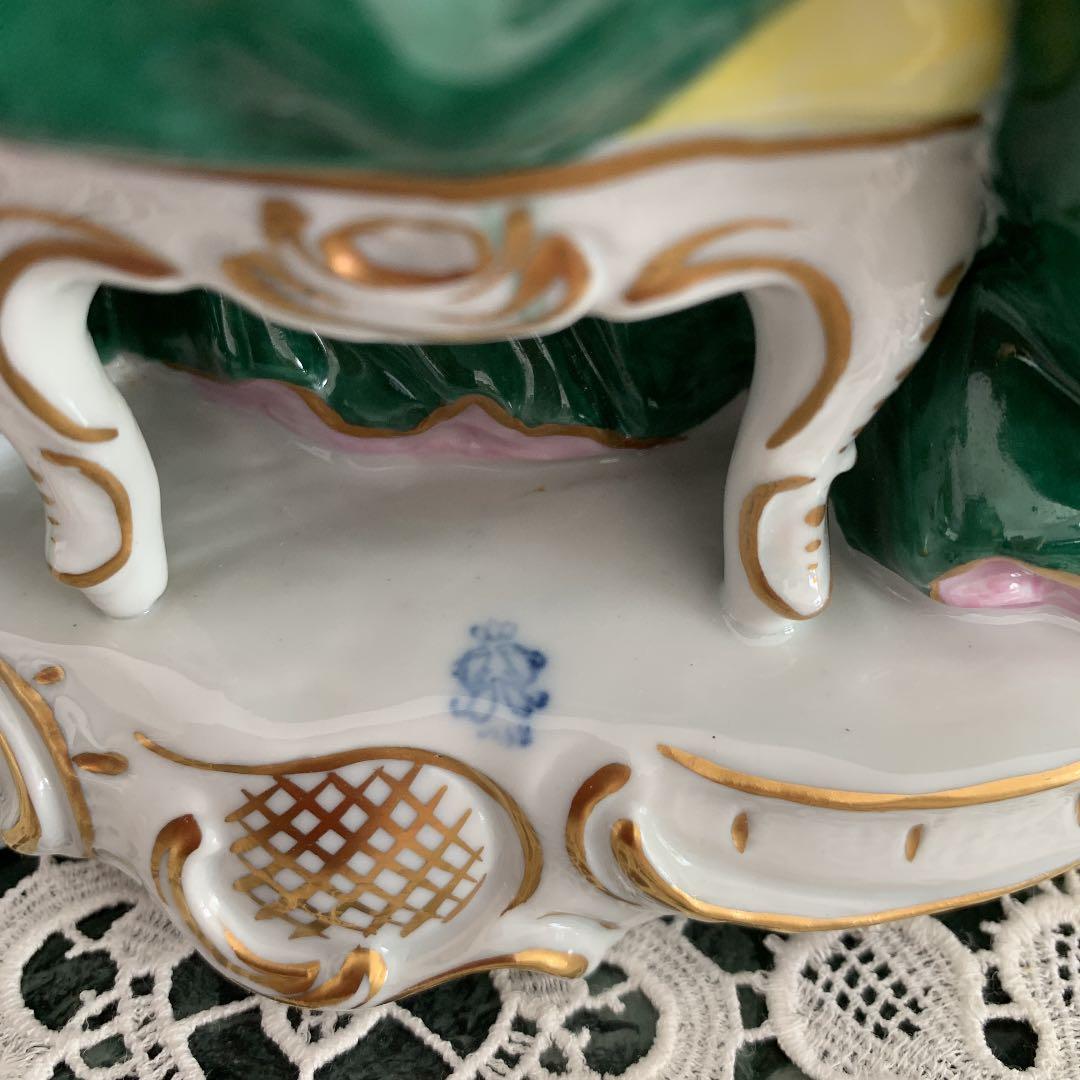 ドレスデン人形 「楽器を弾く貴婦人とオウム」 - メルカリ