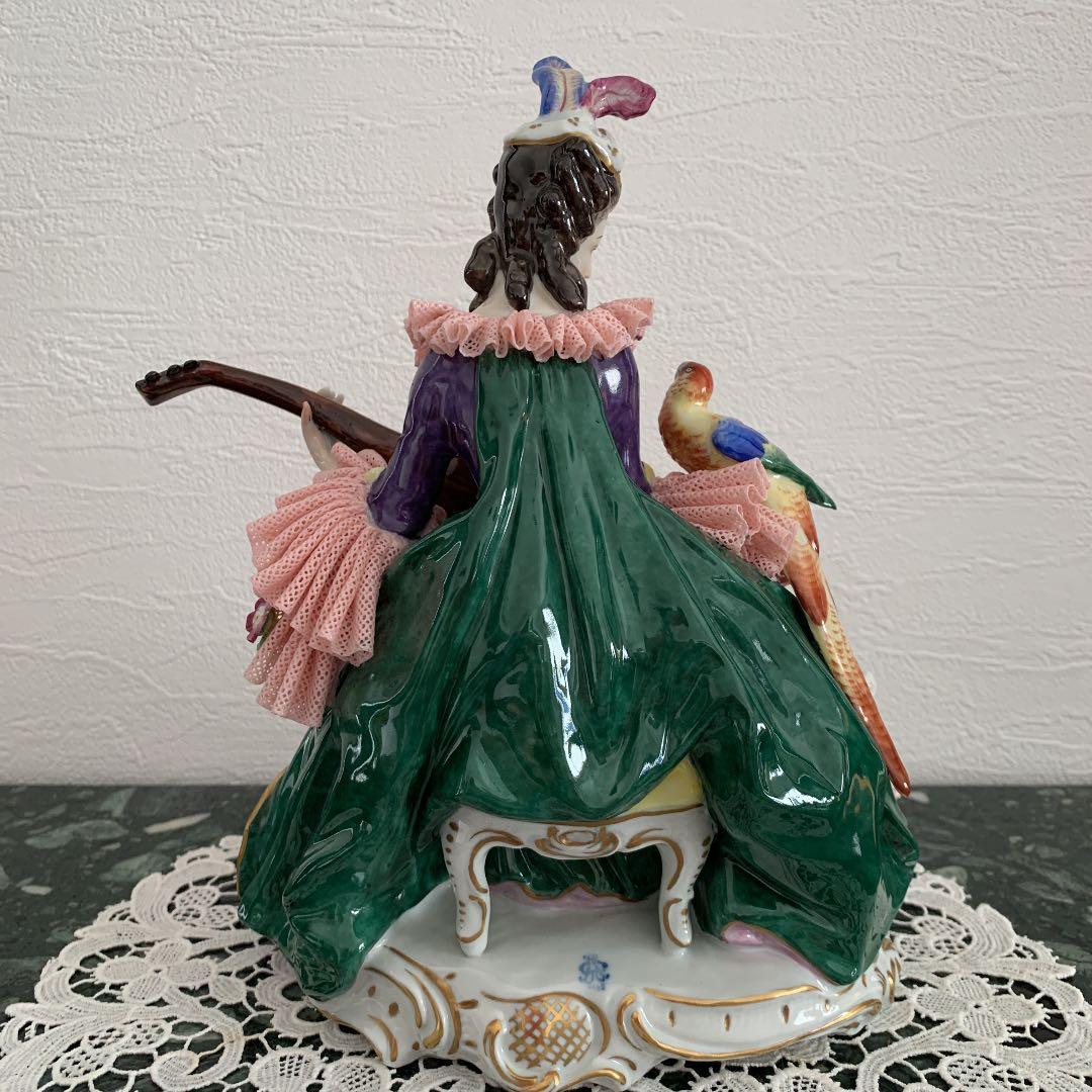 ドレスデン人形 「楽器を弾く貴婦人とオウム」 - メルカリ