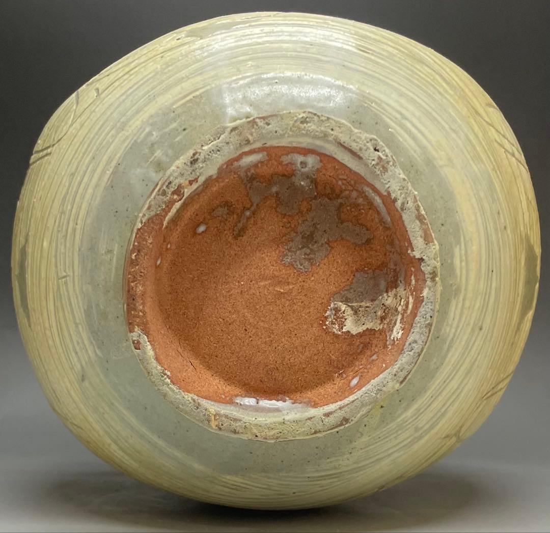 李朝　粉青沙器　扁壺　牡丹文　y023