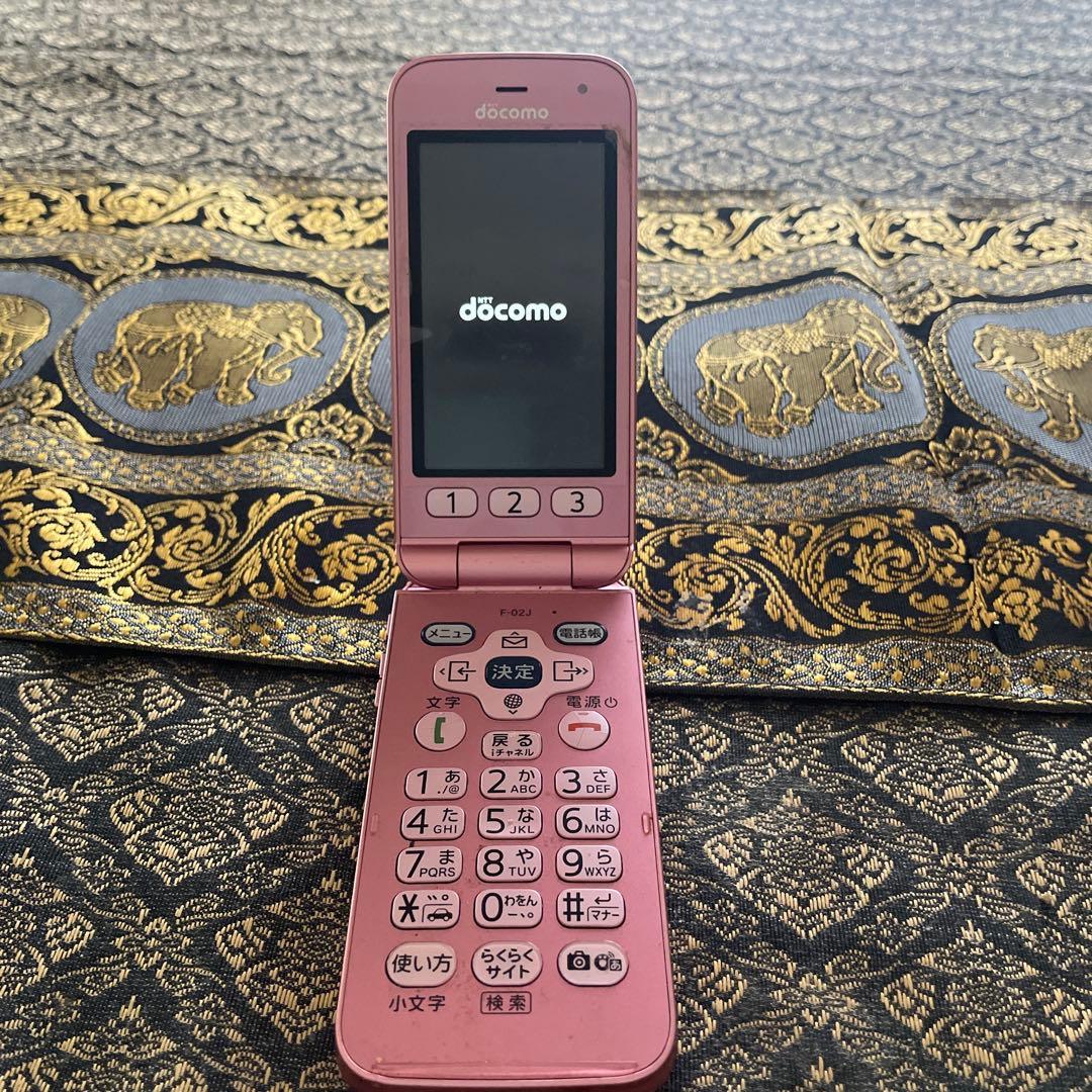 docomo 折りたたみ式携帯電話 ピンク - メルカリ
