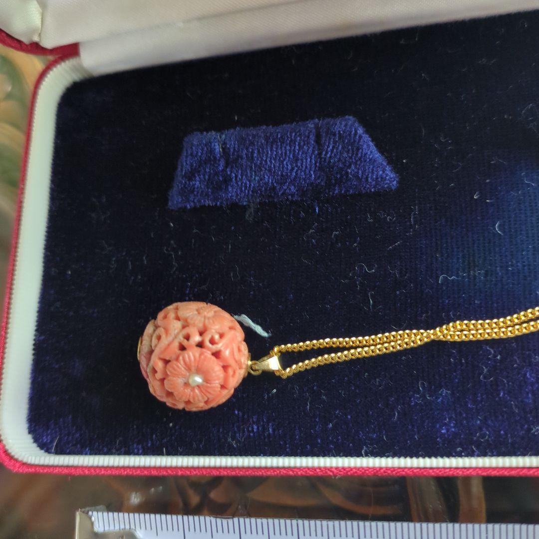 アンティーク ビンテージ昔の珊瑚ネックレス 透かし彫り菊の花細工