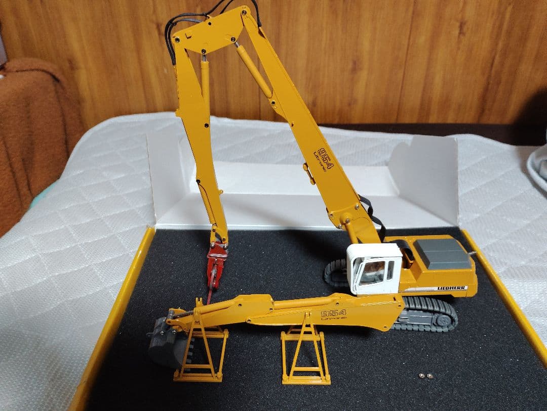 LIEBHERR R954BV解体機 絶版