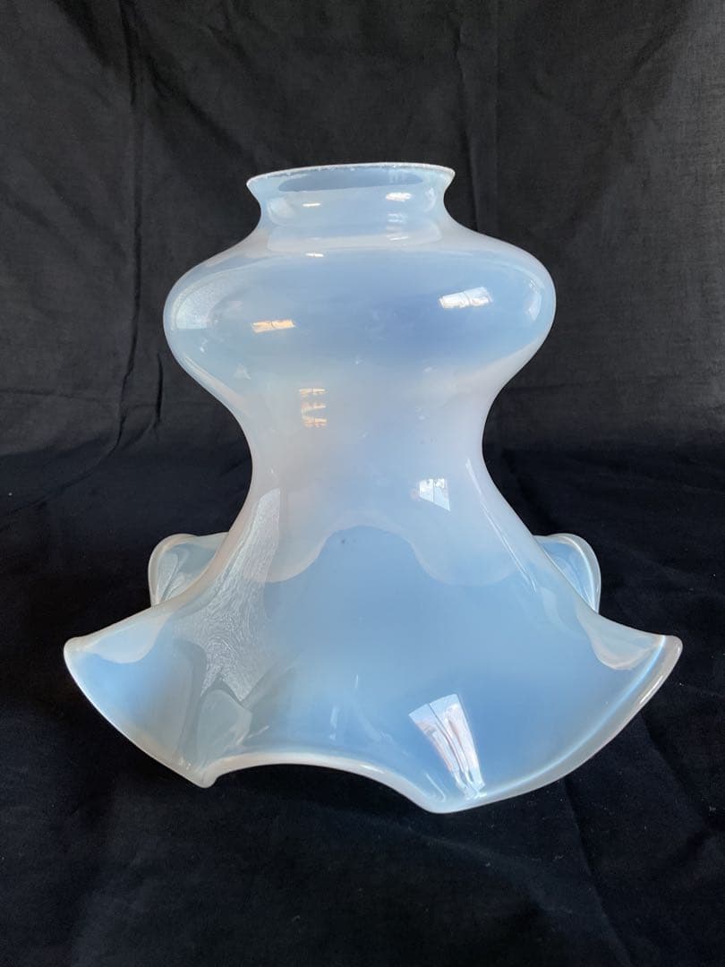 古いフランス製「美しいオパールセントガラスのランプシェード