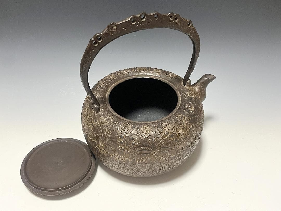 未使用】南部鉄瓶 中村徳次郎 造 立徳 虫食平打提手 桜尽