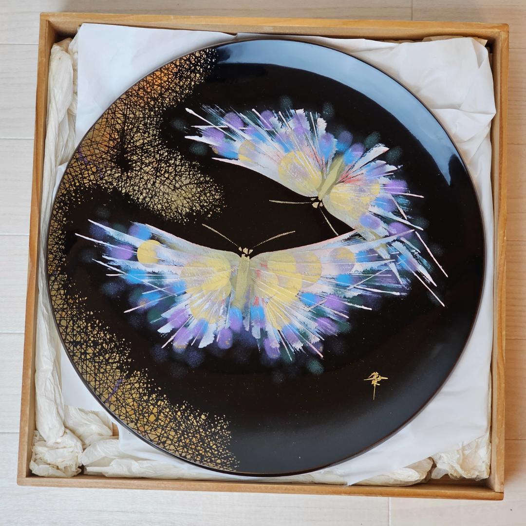 ✨美品✨ 大角弘明作 輪島塗 飾り皿 蝶 共箱入 漆器 伝統工芸 ✨美品✨ 大角弘明作 輪島塗 飾り皿 蝶 共箱入 漆器 伝統