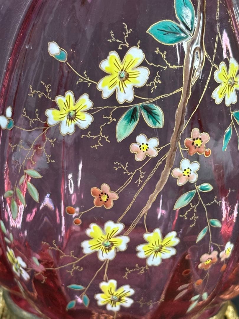 オールドバカラジャポニズム様式エナメル彩木大型花瓶 レッド 真鍮台座