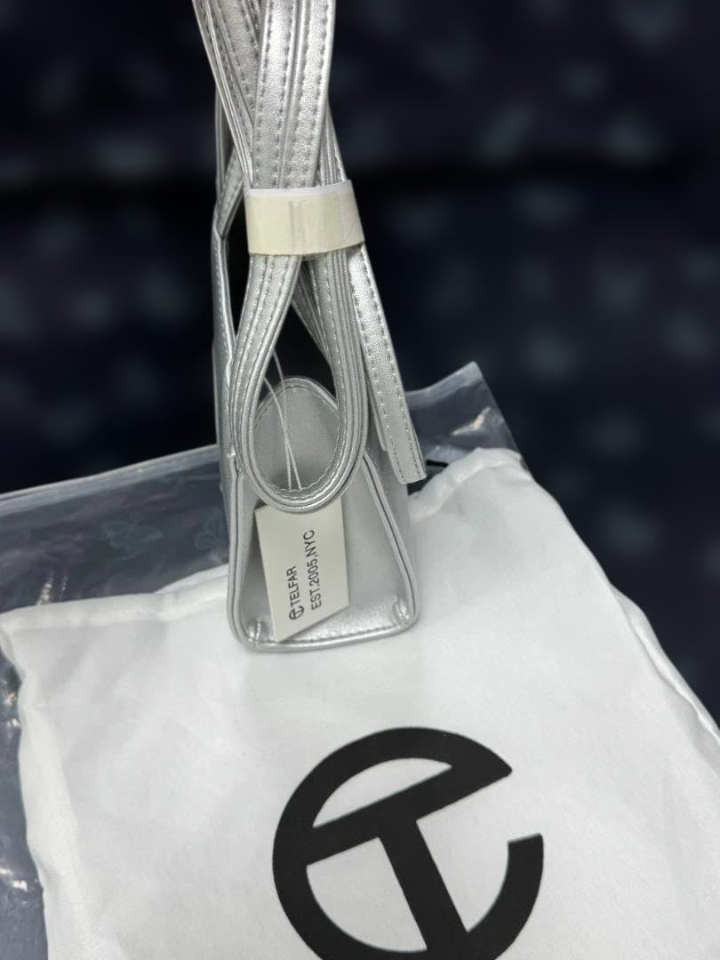 TELFARシルバーショルダーバッグ ロゴ刺繍付き