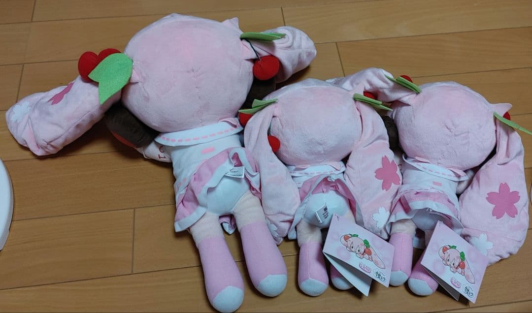 桜ミク ふわふわぬいぐるみ 寝そべり 三体セット