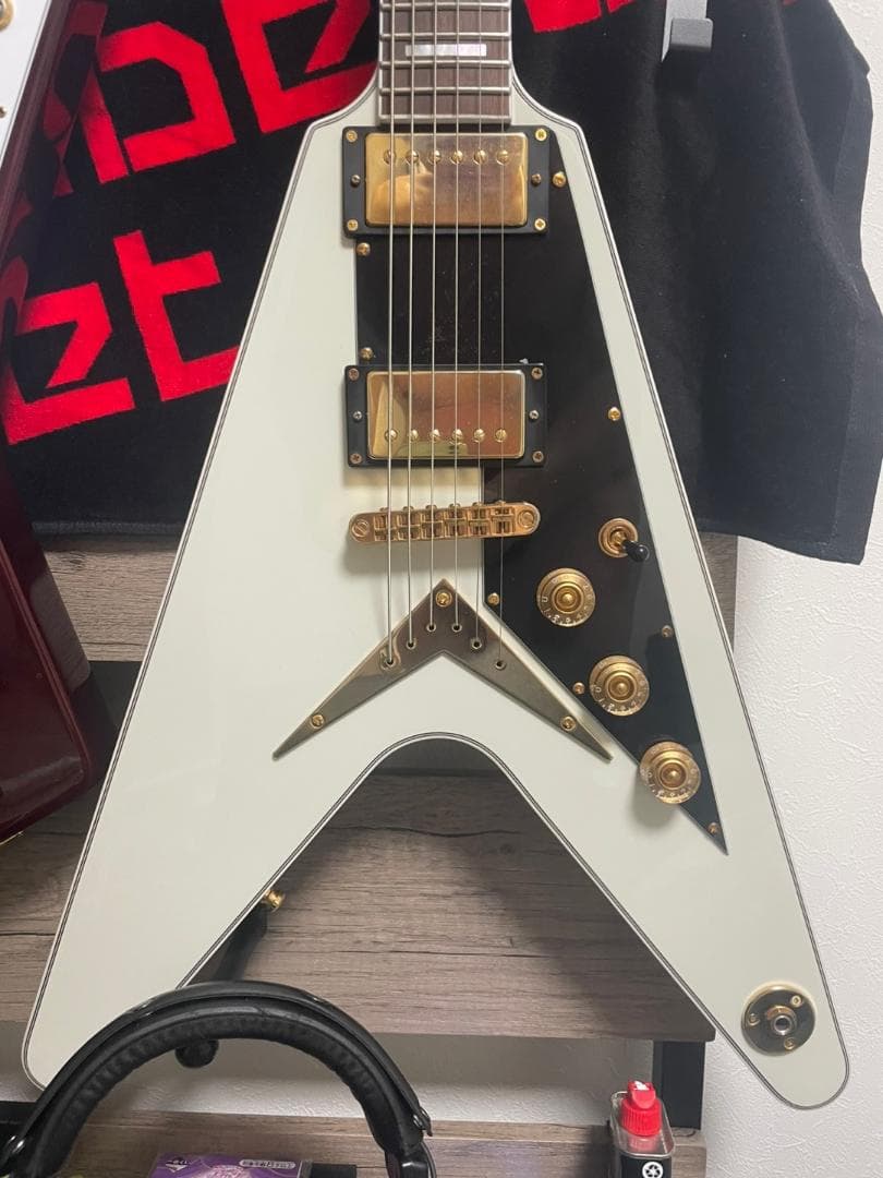 Dean V Custom (2019) - ヴィンテージホワイト