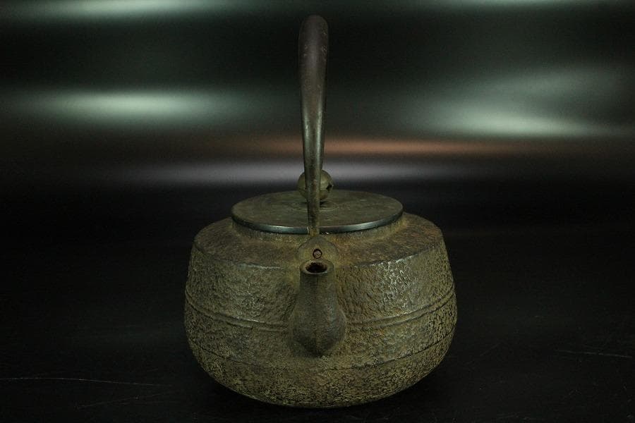 大講堂 横文字 鉄瓶(K-LC591) 大講堂 横文字 鉄瓶(K-LC591) 工芸品