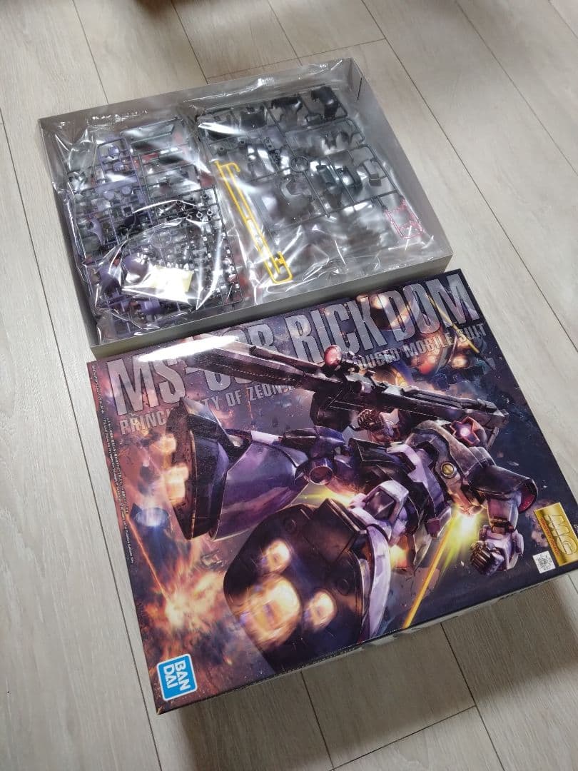 マスターグレード　リック・ドム　1/100 未組み立て