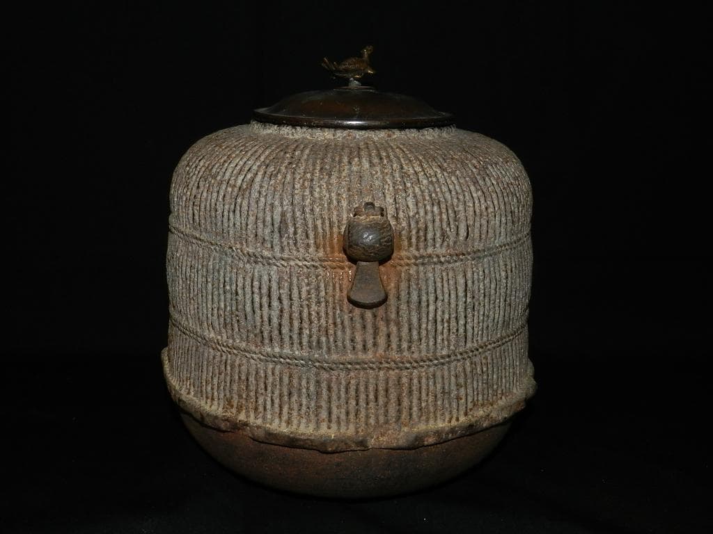 O18茶道具 江戸期 小槌環付き形 俵形白肌鐵地 亀摘み蓋 お安くしました