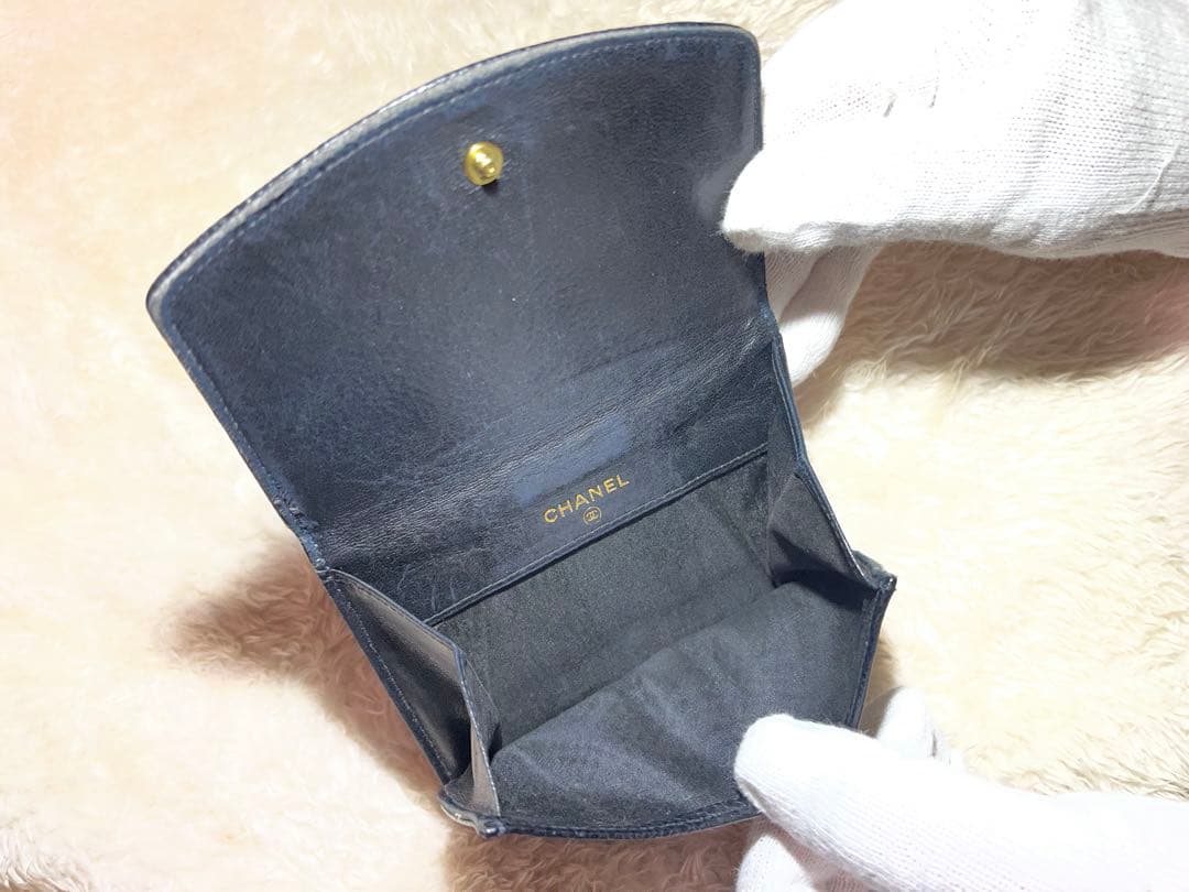 入手困難 CHANEL キャビアスキン ココマーク 二つ折り財布 ブラック