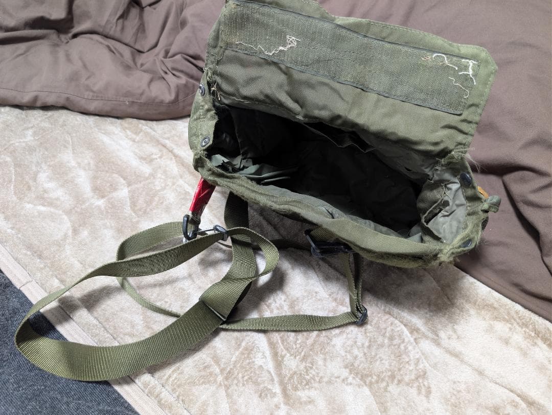 官品) 台湾陸軍実物防毒マスクバッグ(T3-75 中華民国) - メルカリ