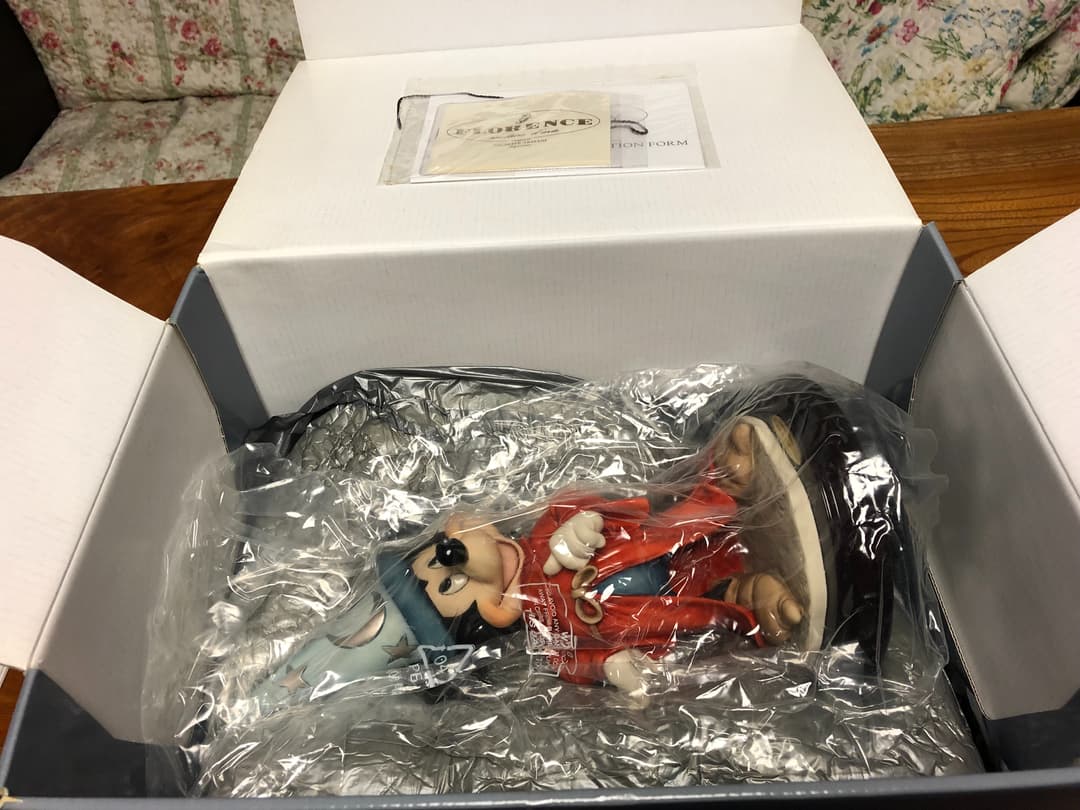 ディズニーミッキー　アルマーニ