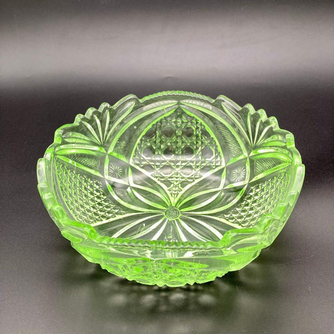 ウランガラス ガラス鉢 カットガラス ガラスボウル