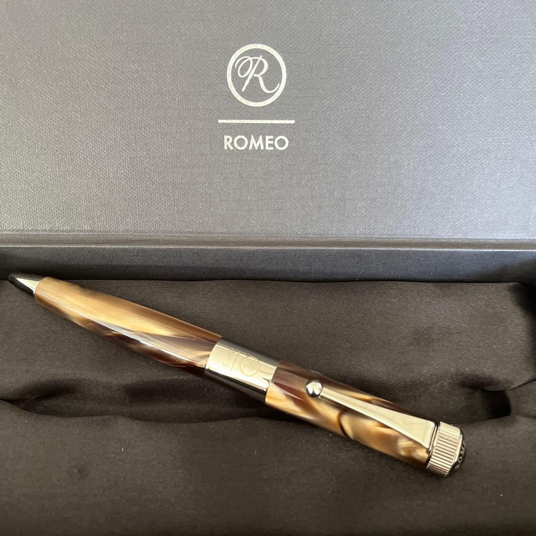 伊東屋　romeo No.3 ボールペン　イタリアングレイ(マーブル模様)
