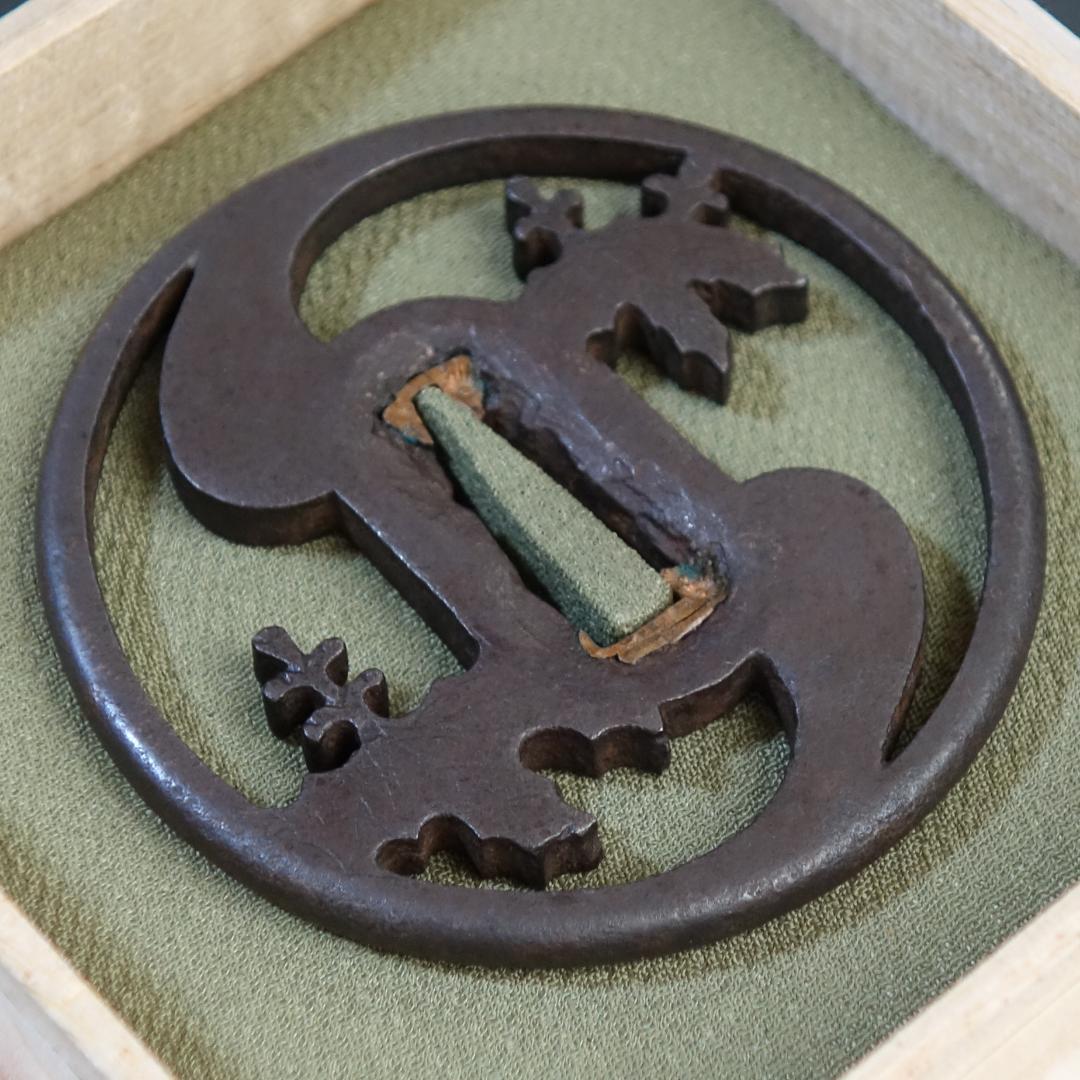 【 桐巴透鐔 無銘 後代肥後 】(鑑定書有) 鍔 鐔 刀装具 武具 骨董 江戸