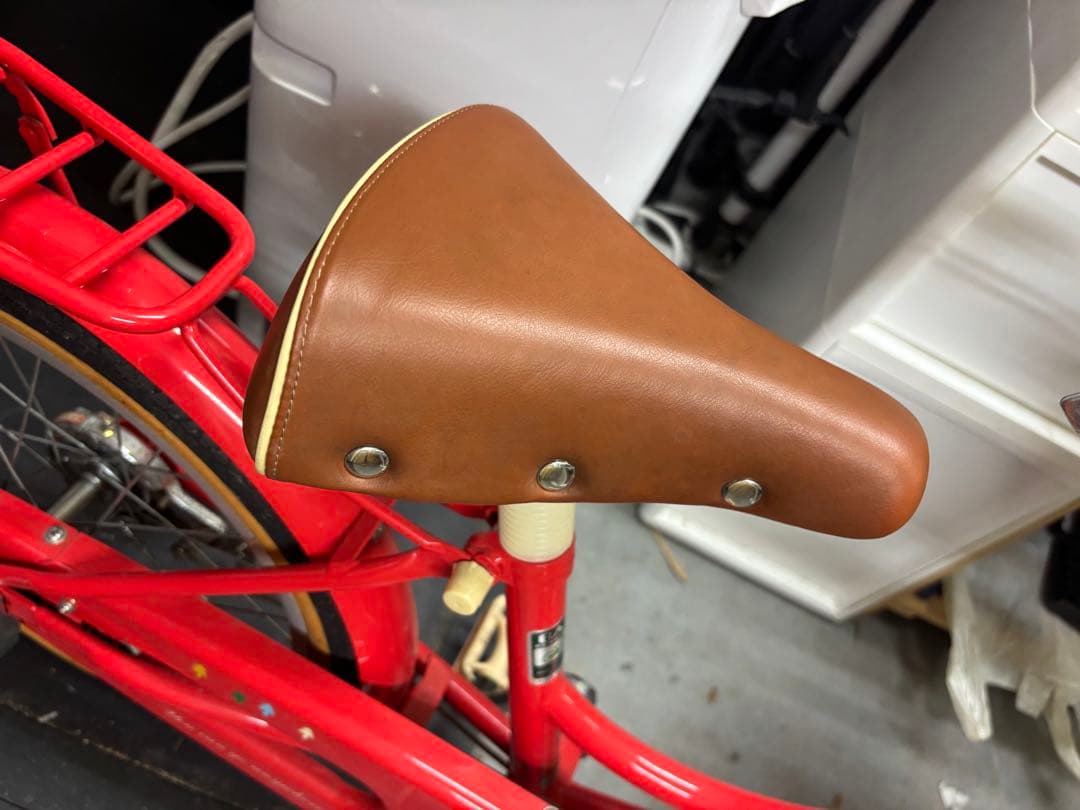 赤い子供用自転車 バスケット付き