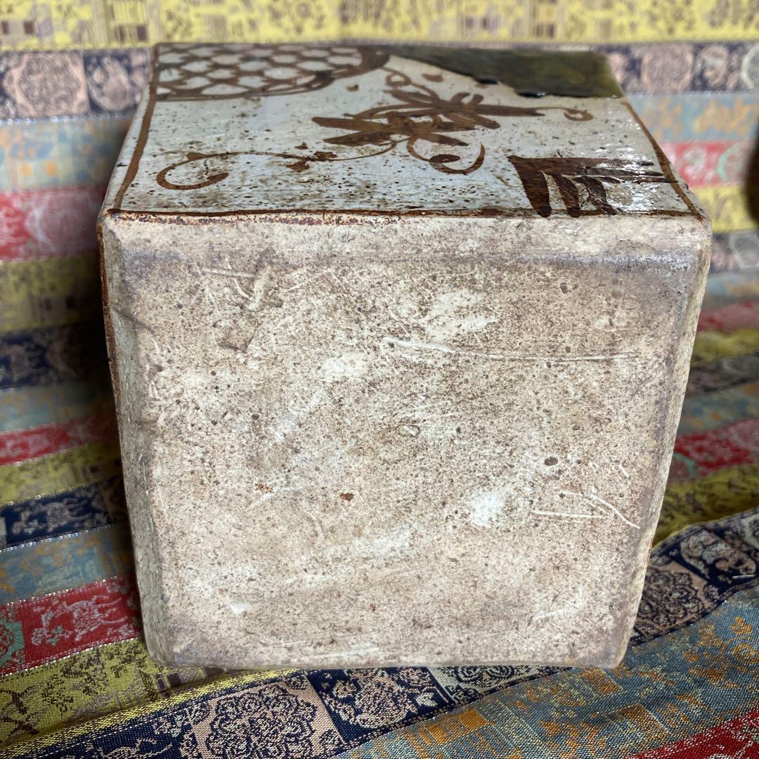 江戸時代　織部　花瓶　井戸桶に似せた花器　12.7×12.6×10cm 箱なし