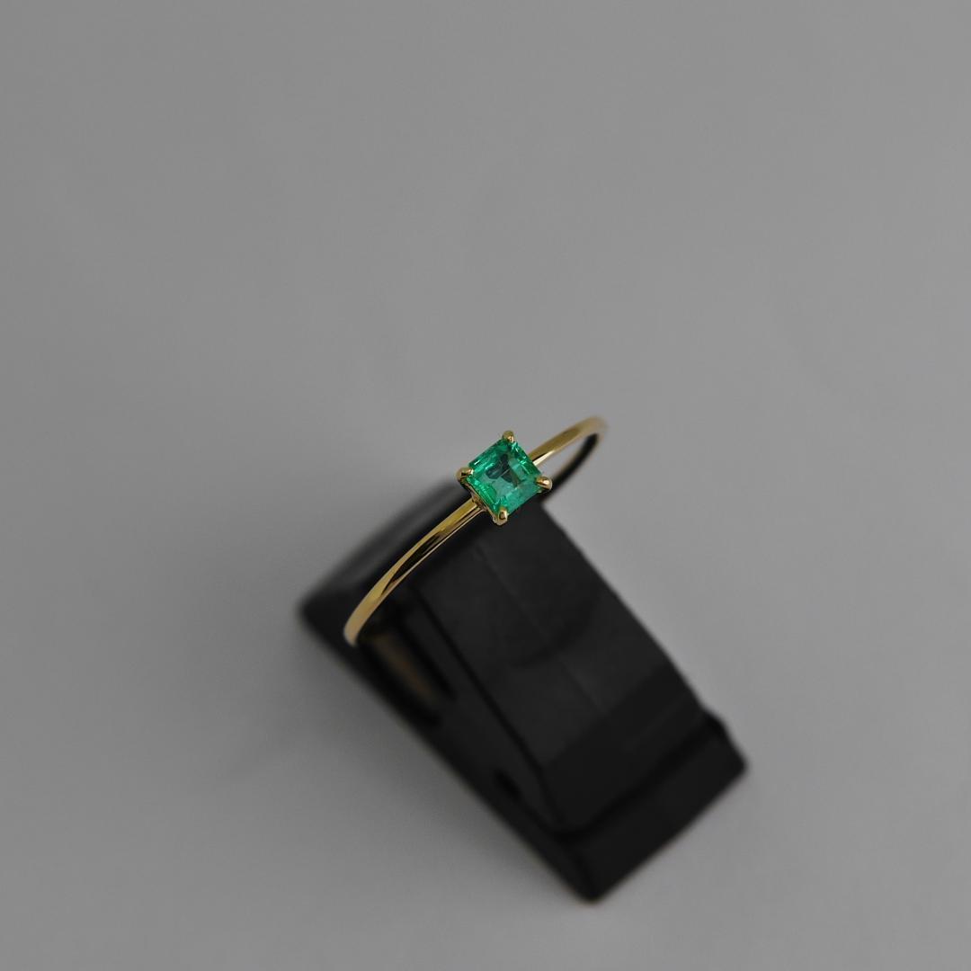 エメラルド0.168ct　K18　エメラルドゴールドリング　華奢　1点もの