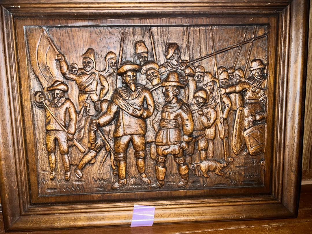 今日までセール高級60年代ビンテージ　木彫りレリーフ額絵　夜警