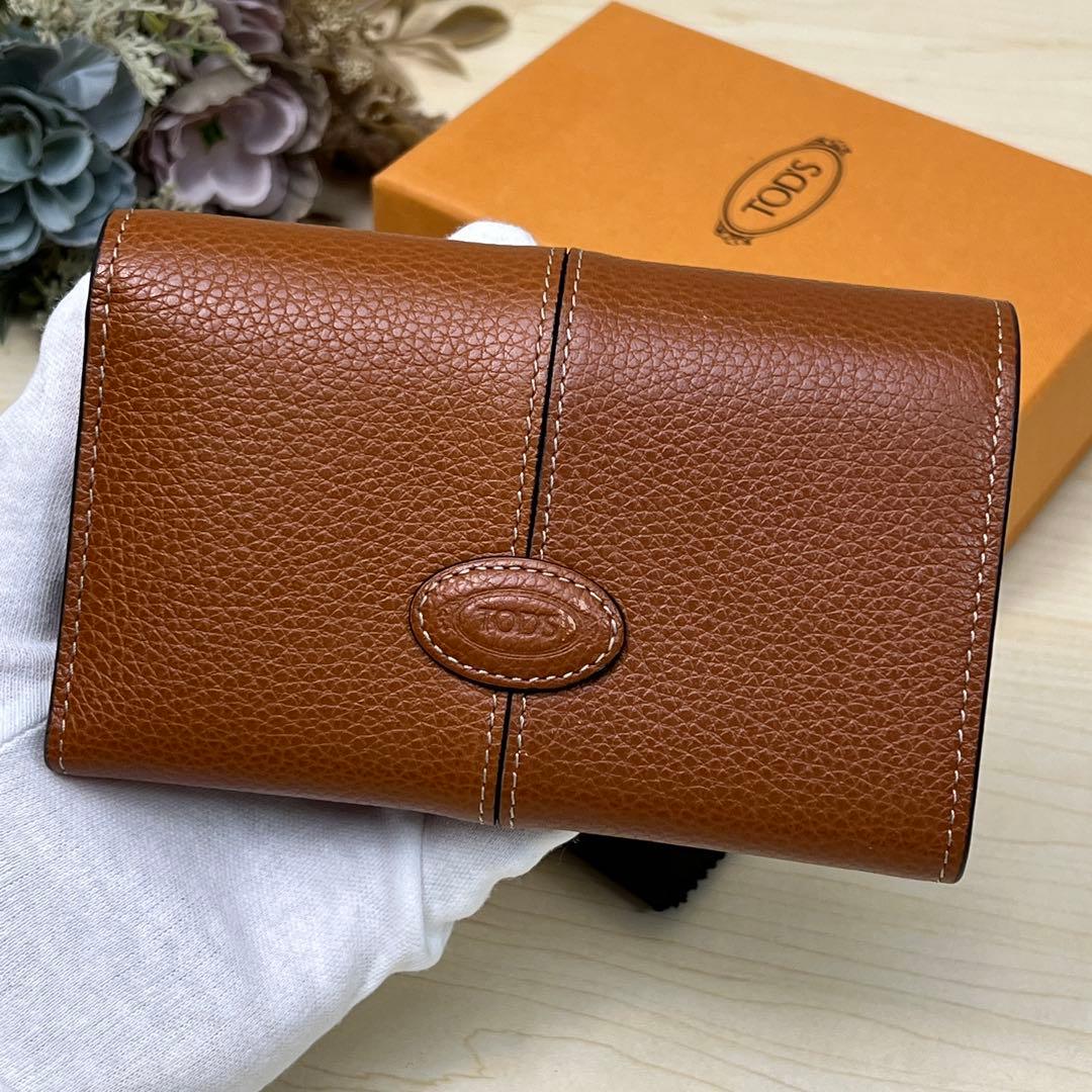 現行品 トッズ レザー 三つ折り財布 フラップメタル ブラウン ウォレット