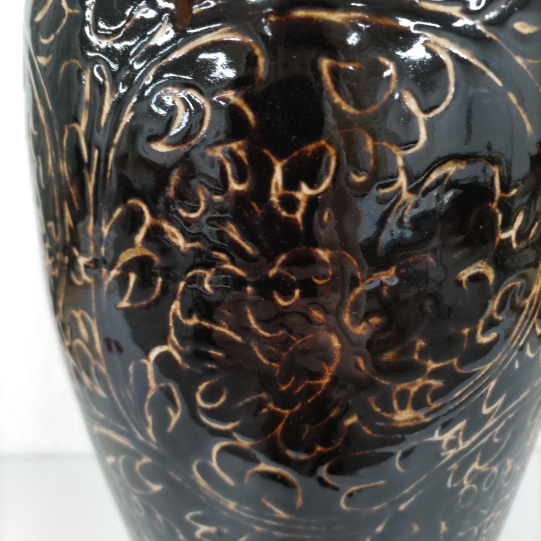 磁州窯花紋　壺　D101