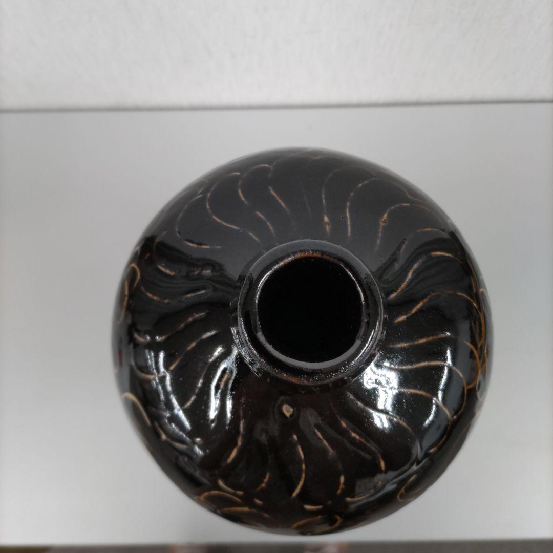 磁州窯花紋　壺　D101