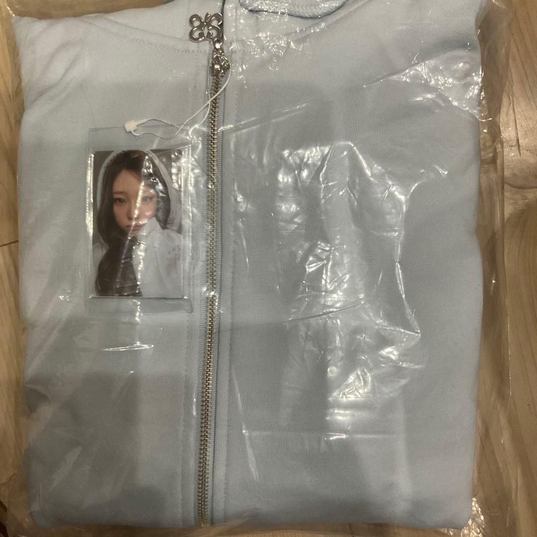 hearts2hearts FOCUS フーディー パーカー トレカ ステラ