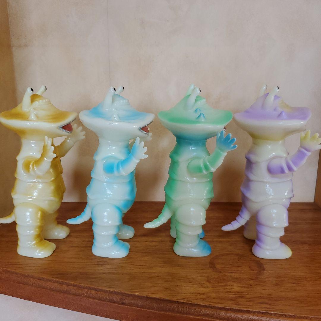 ブルマァク　ブルマァクの怪獣シリーズ　リトルカネゴン蓄光　4体セット