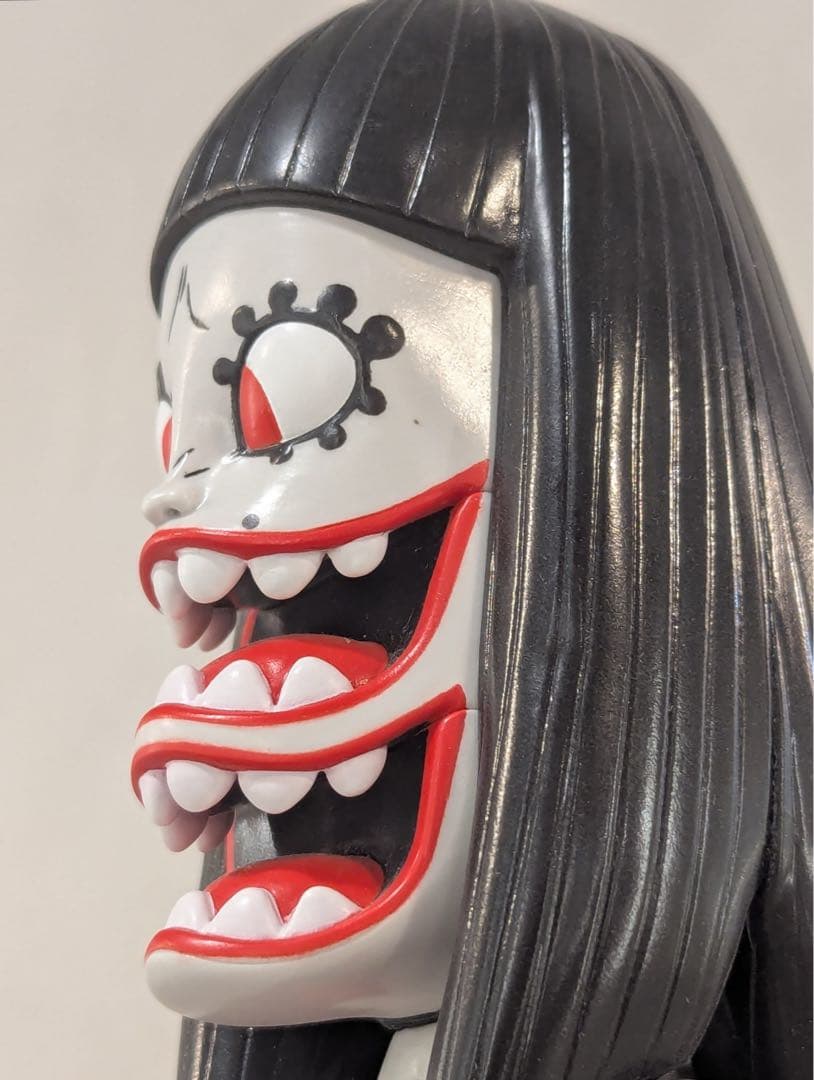 grape brain 二口裂け女　ゲラゲラ ソフビ　フィギュア