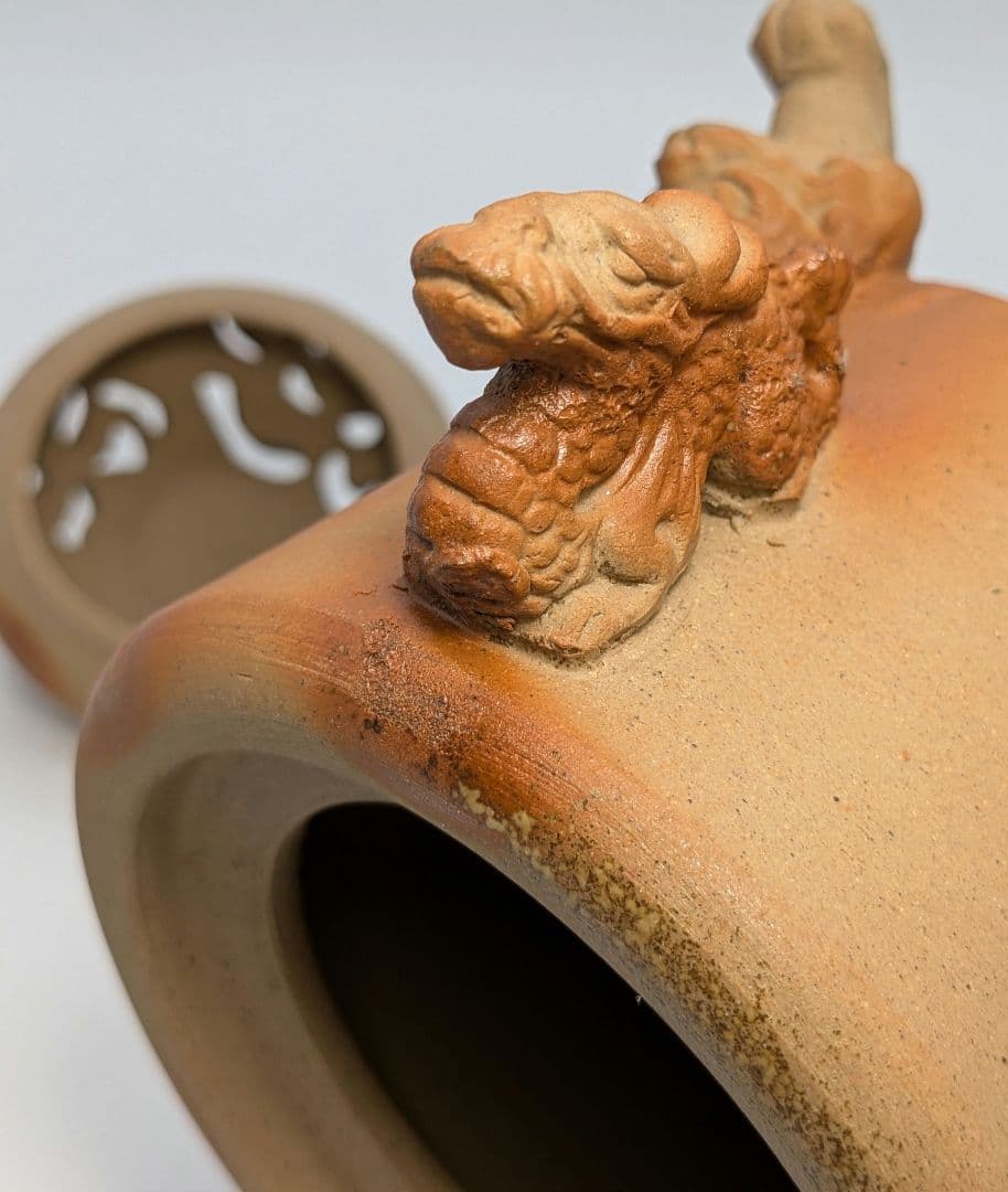 清麻呂窯 備前焼 龍摘緋襷双耳三足香炉 竜 獅子 香道具 茶道具 置物 在銘