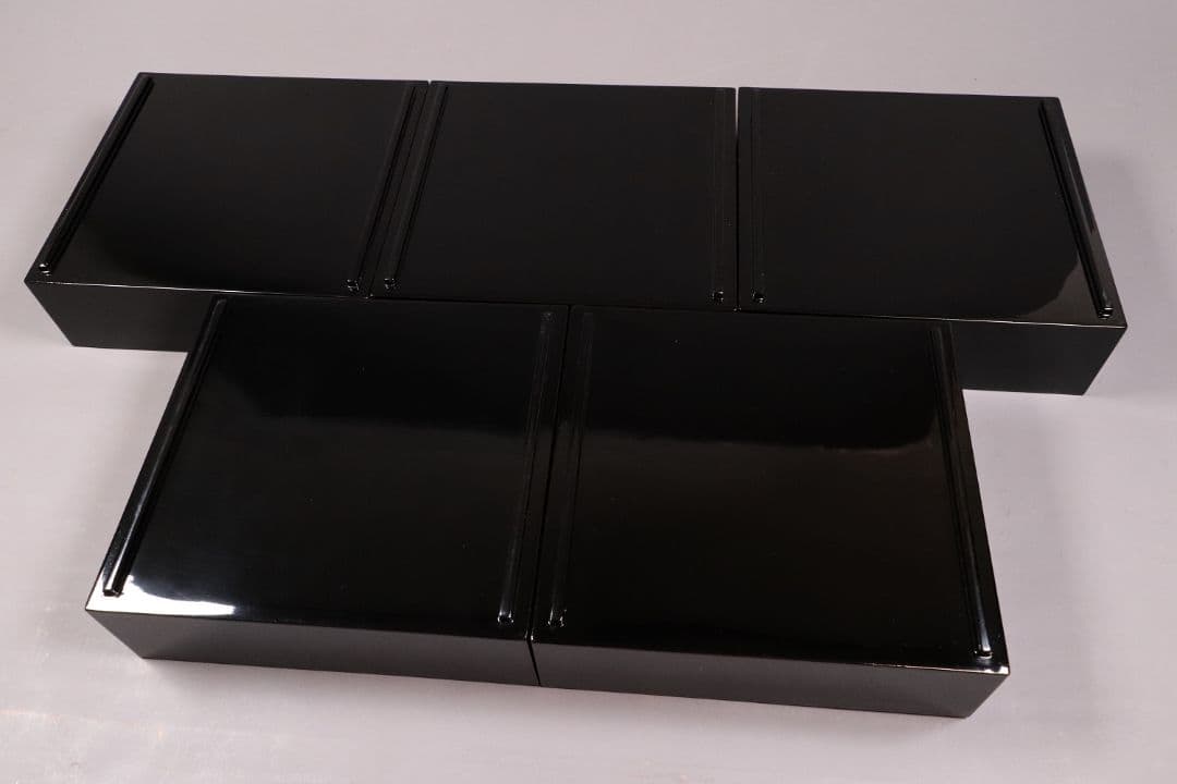 輪島塗 桐家紋 黒塗内朱塗 五段重 堅地布着 重箱 金蒔絵 木製 【MA357】