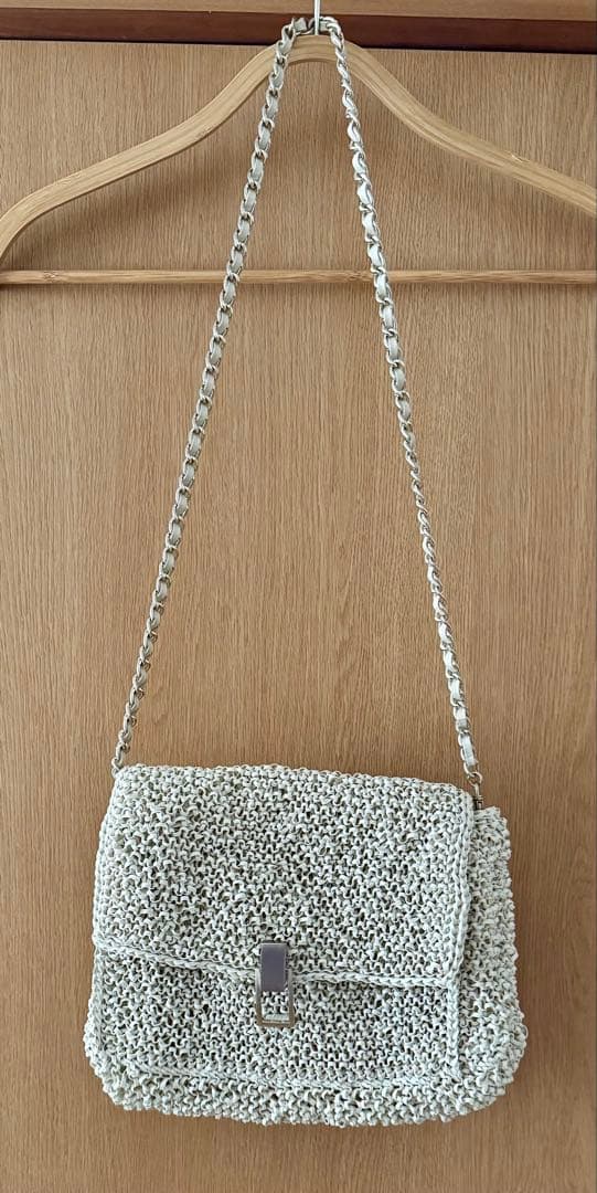 アンテプリマ グラッフェッタ チェーンバッグ　マットホワイト