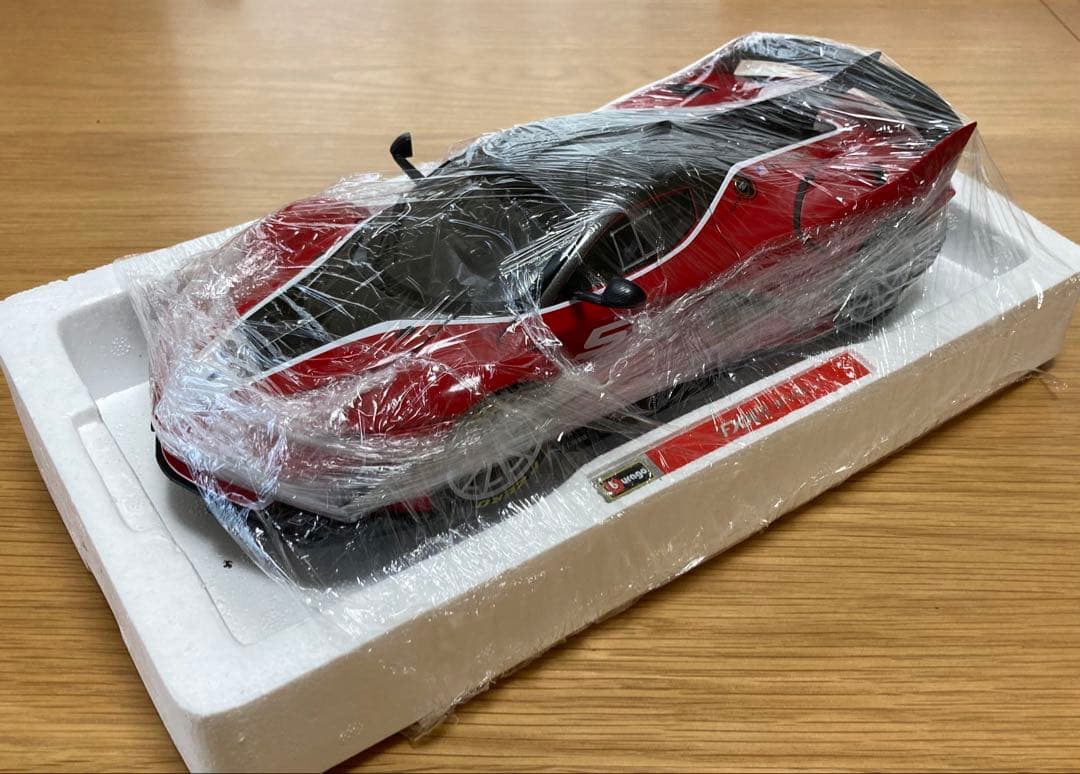 ミニカー 1/18 Ferrari FXX K EVO #54 Bburago