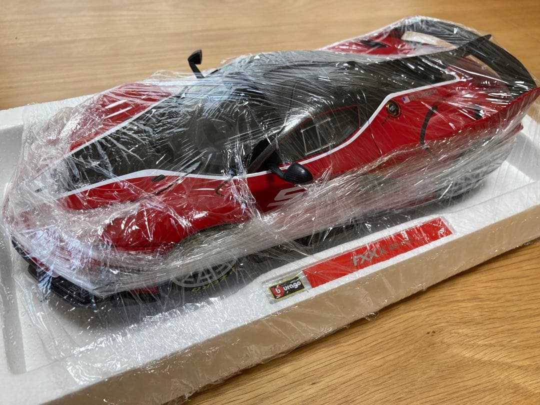 ミニカー 1/18 Ferrari FXX K EVO #54 Bburago