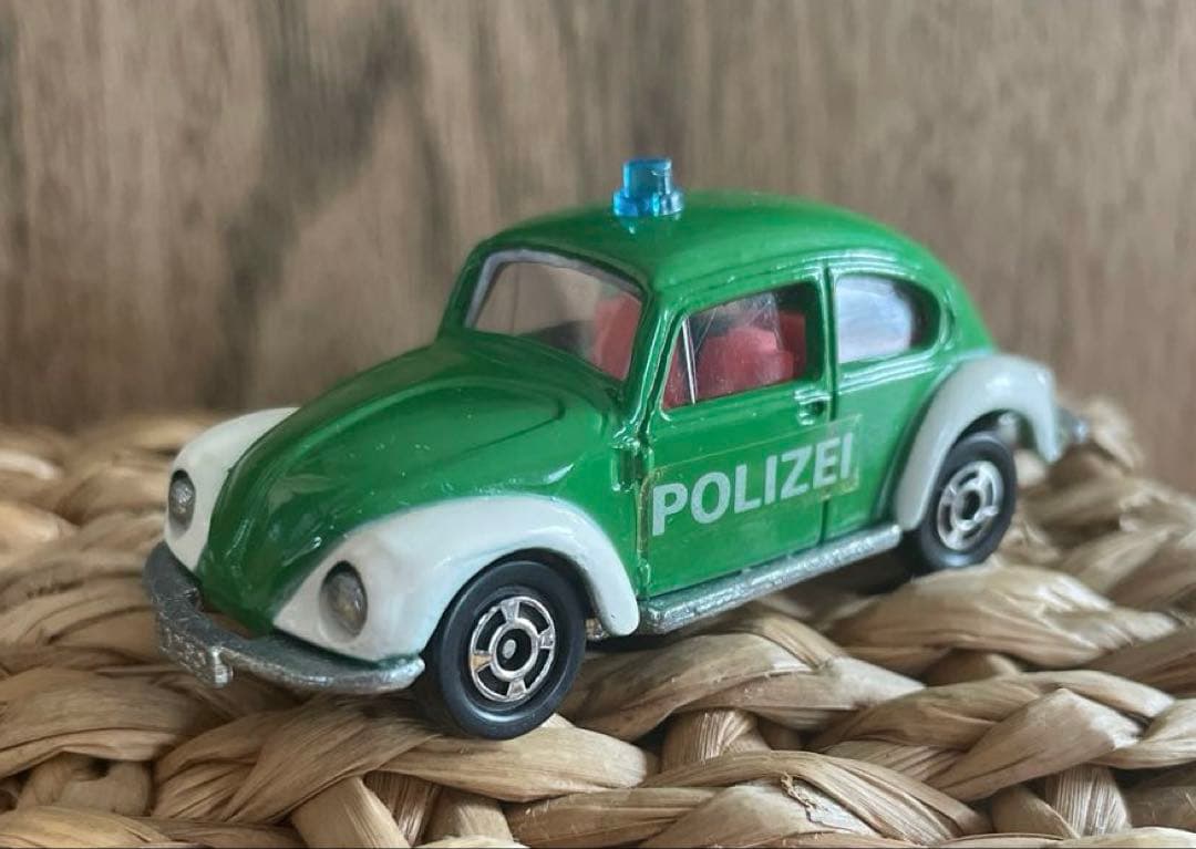 トミカ〉青箱 F70 フォルクスワーゲン ポリスカー ドイツ緑 (日本製)
