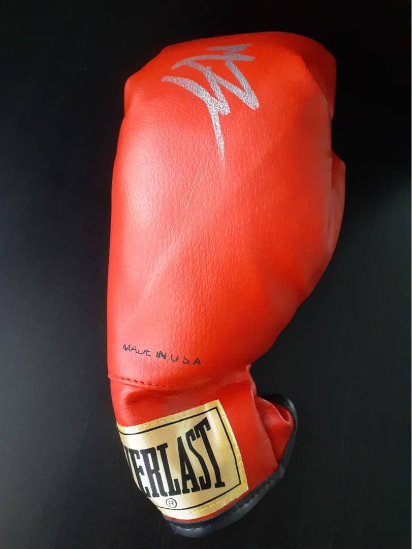 マイク・タイソン、直筆サイン入り ボクシンググローブ レッド