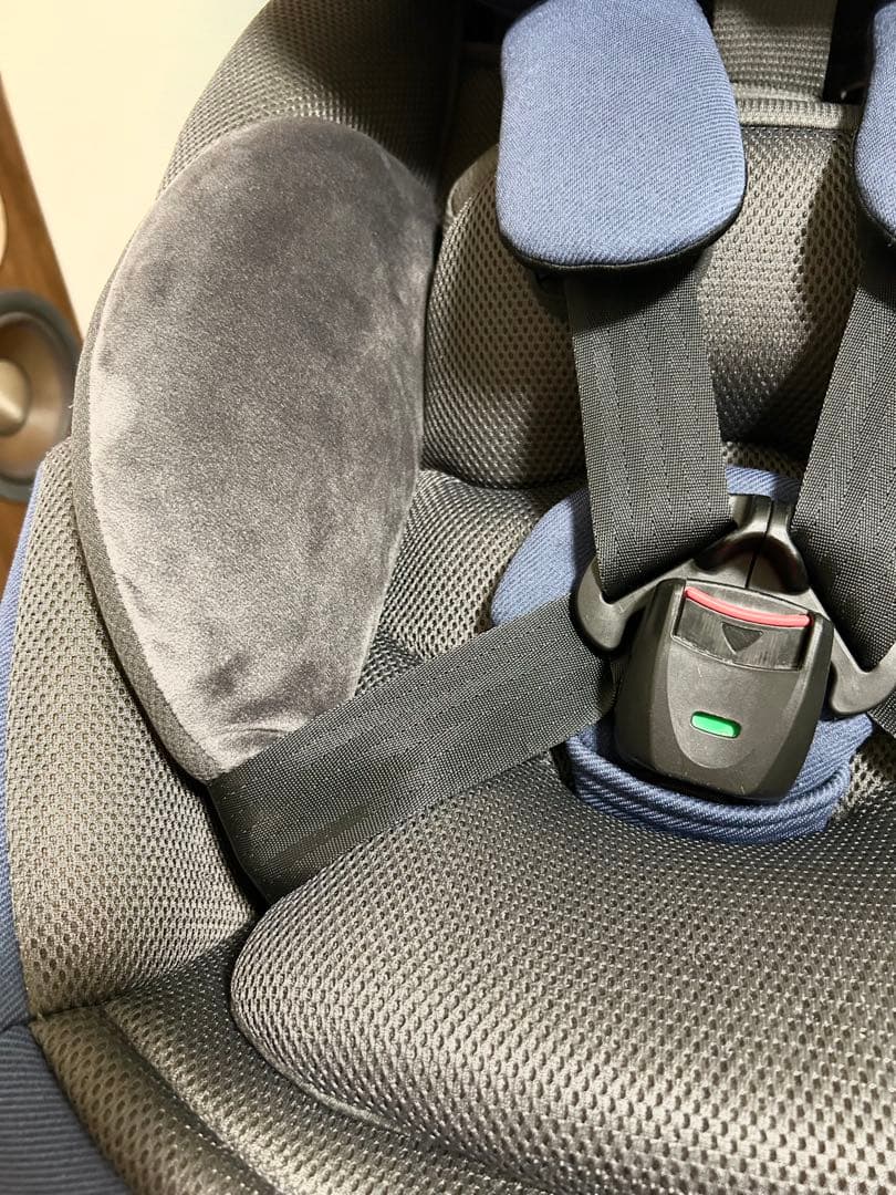 美品 チャイルドシートコンビ THE S ISOFIX ZB-690 ネイビー