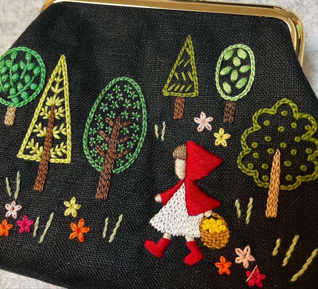 ハンドメイド　手刺繍　がま口ポーチ☆まっちゃんだよです