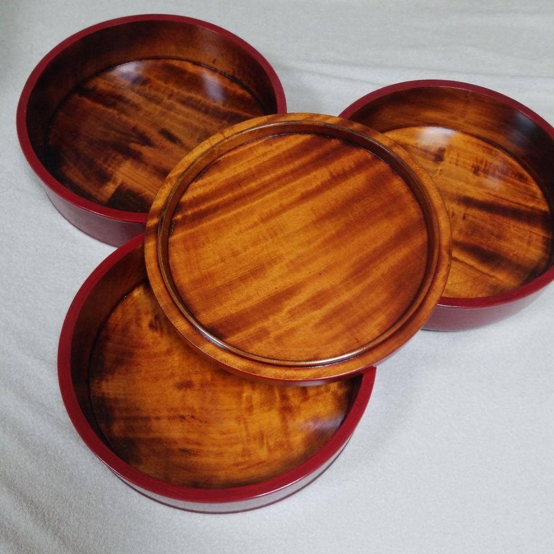伝統工芸品 漆器　讃岐工芸　後藤塗　黒松　27センチ直径の三段重共箱木箱入りです