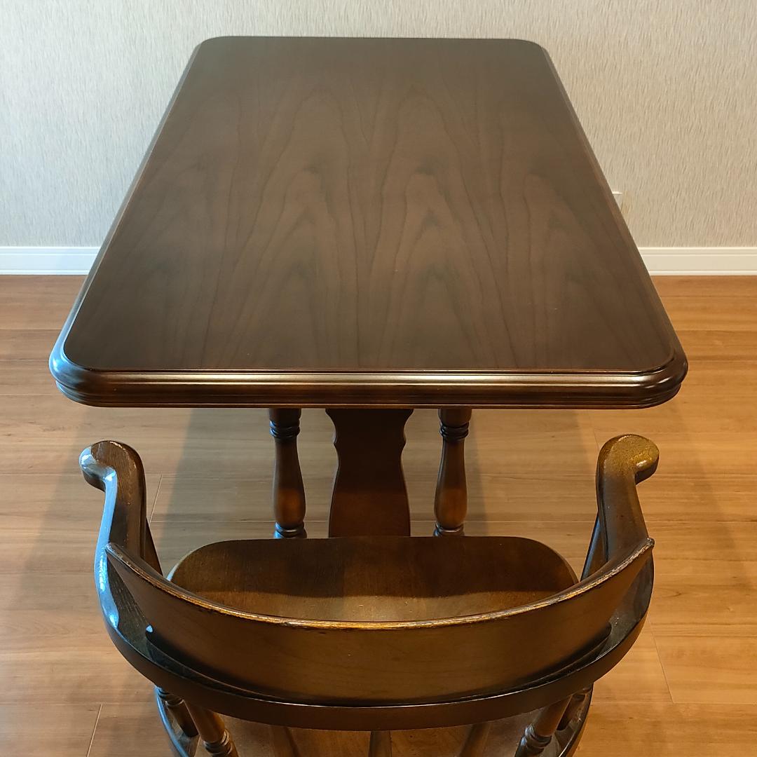 〈美品〉カリモク　コロニアル　ダイニングテーブル　天然木　ろくろ