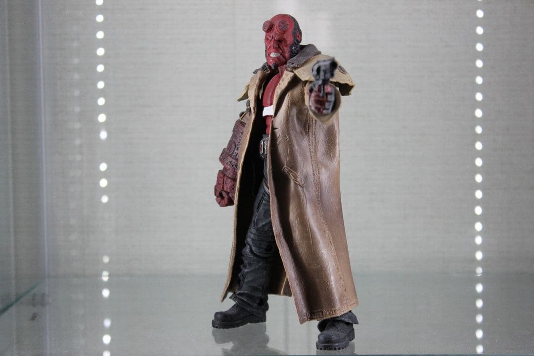 ヘルボーイ フィギュア