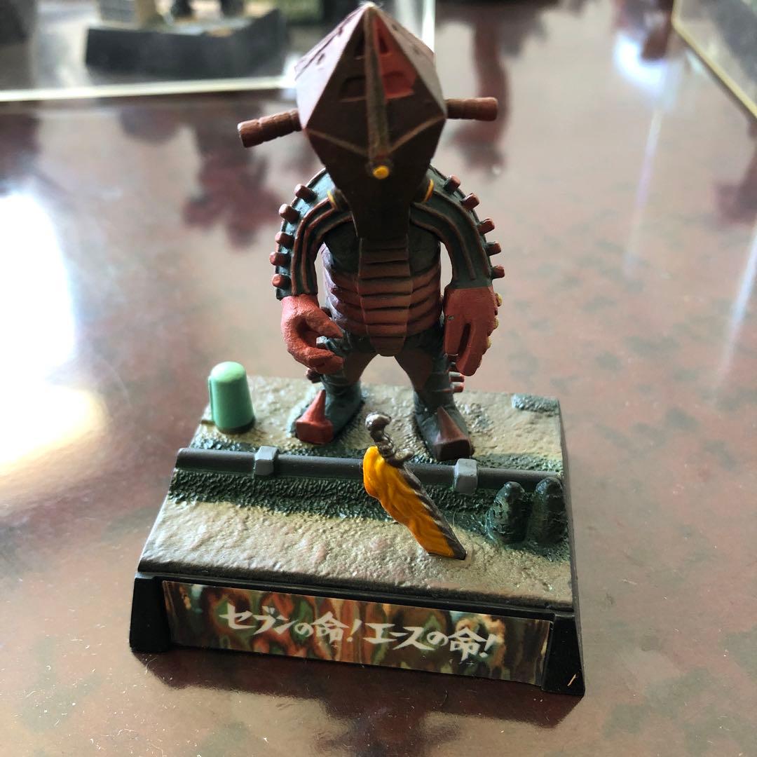 ウルトラ超獣名鑑 セブンの命！エースの命！ ファイヤー星人 - メルカリ