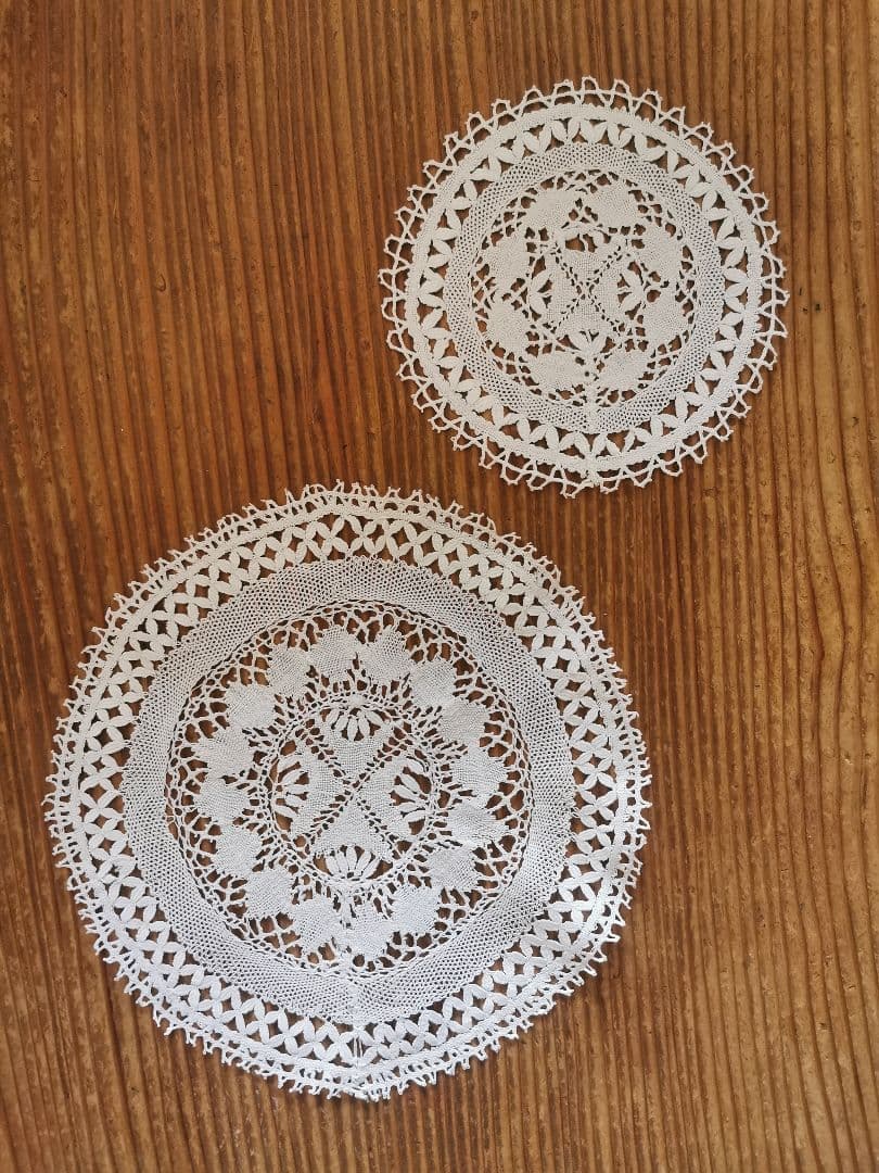 アンティーク マルチーズレース リネンラウンドドイリー マルタ十字✠ ペアセット アンティーク マルチーズレース リネンラウンドドイリー マルタ十字