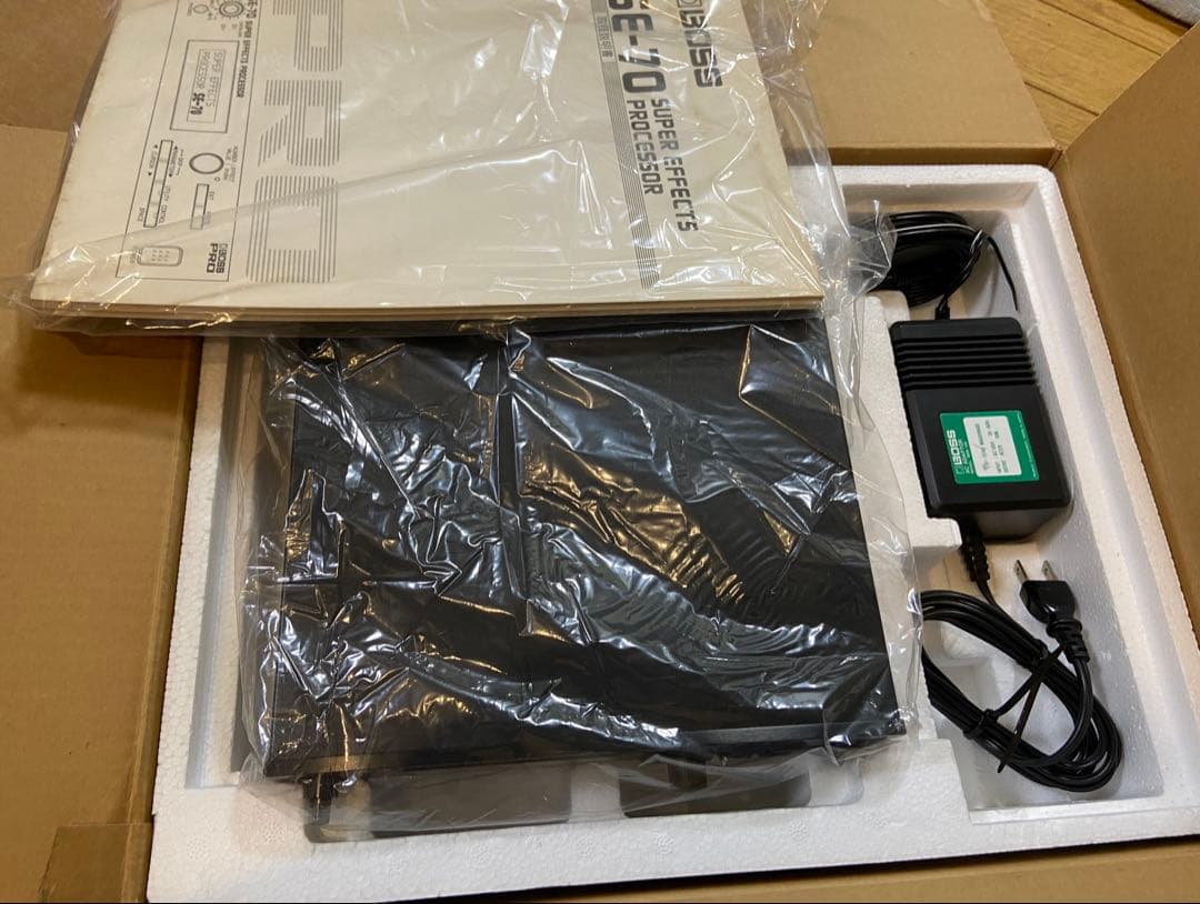 希少完品 BOSS SE‑70 マルチエフェクター 元箱・取説・アダプター付き 希少完品 BOSS SE‑70 マルチエフェクター 元箱・取説・アダプター付き 希少